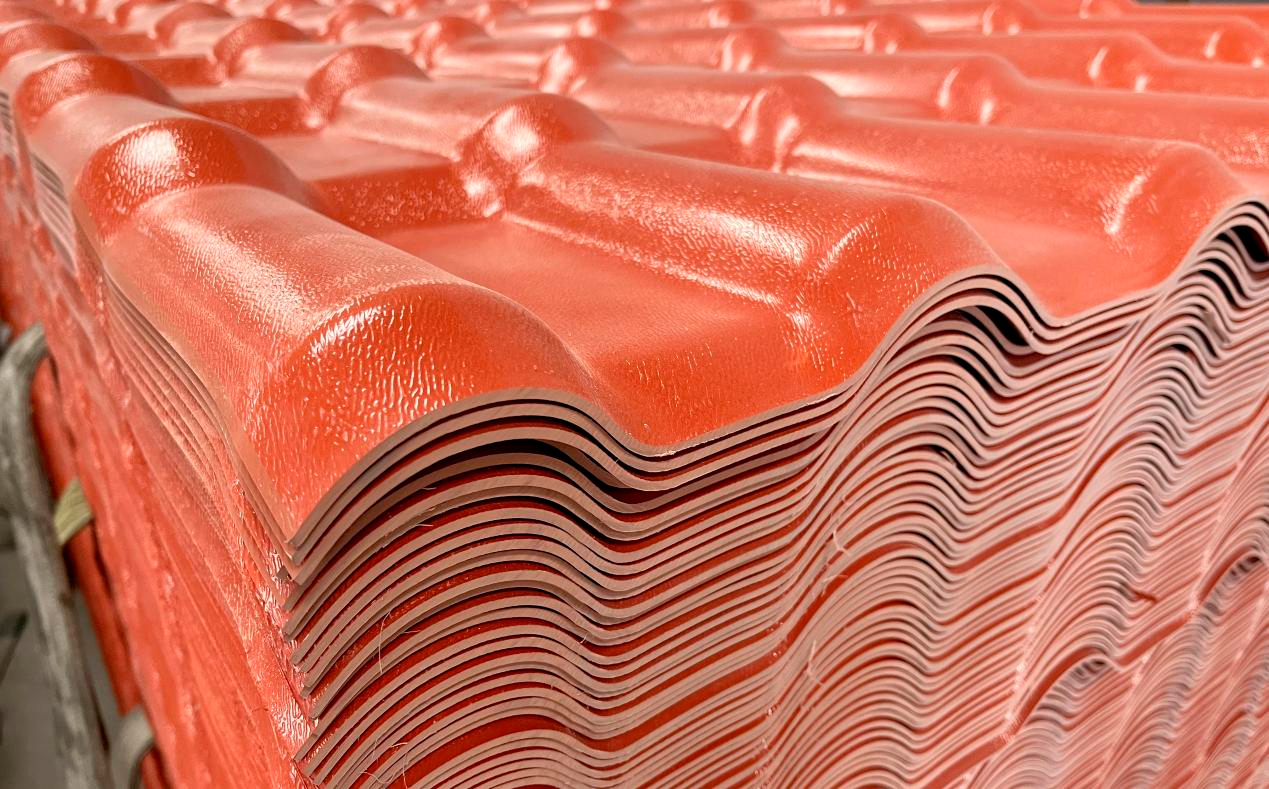 購買合成樹脂瓦時，選擇經(jīng)營模式為廠家直供，有什么巨大的優(yōu)勢呢