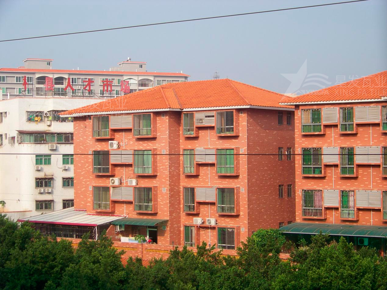 合成樹脂瓦要定期翻新維護(hù)嗎？逐漸取代彩鋼瓦，應(yīng)用越來越廣泛！