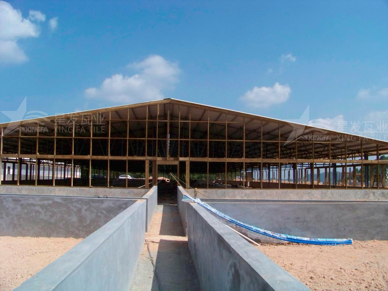 廠房屋頂用PVC中空隔熱瓦的好處？為啥廠房老板愛用PVC中空隔熱瓦