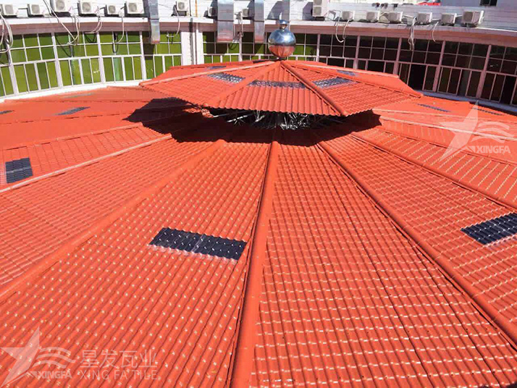 樹脂瓦的灰底和白底之間的比較：價(jià)格和質(zhì)量上有何差異？