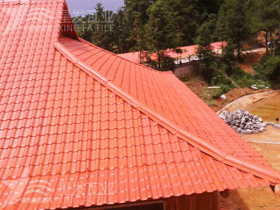 潮濕天氣不是問題！樹脂瓦輕松應(yīng)對(duì)挑戰(zhàn)！